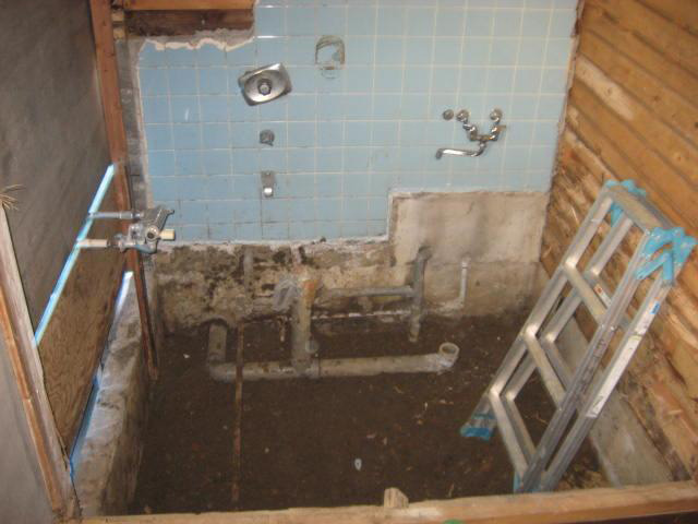 浴室タイル解体後 壁面に被害